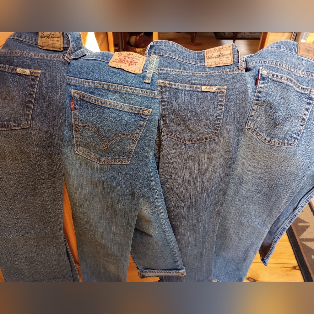 Bundle of 4 Levi & Levi Strauss sz 8 jeans